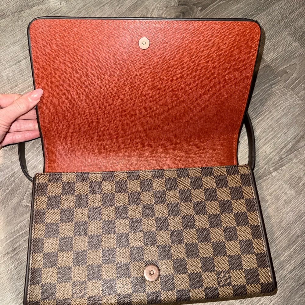 Louis Vuitton Tribeca Damier Long Bag Authentic - Picture 2 of 9
